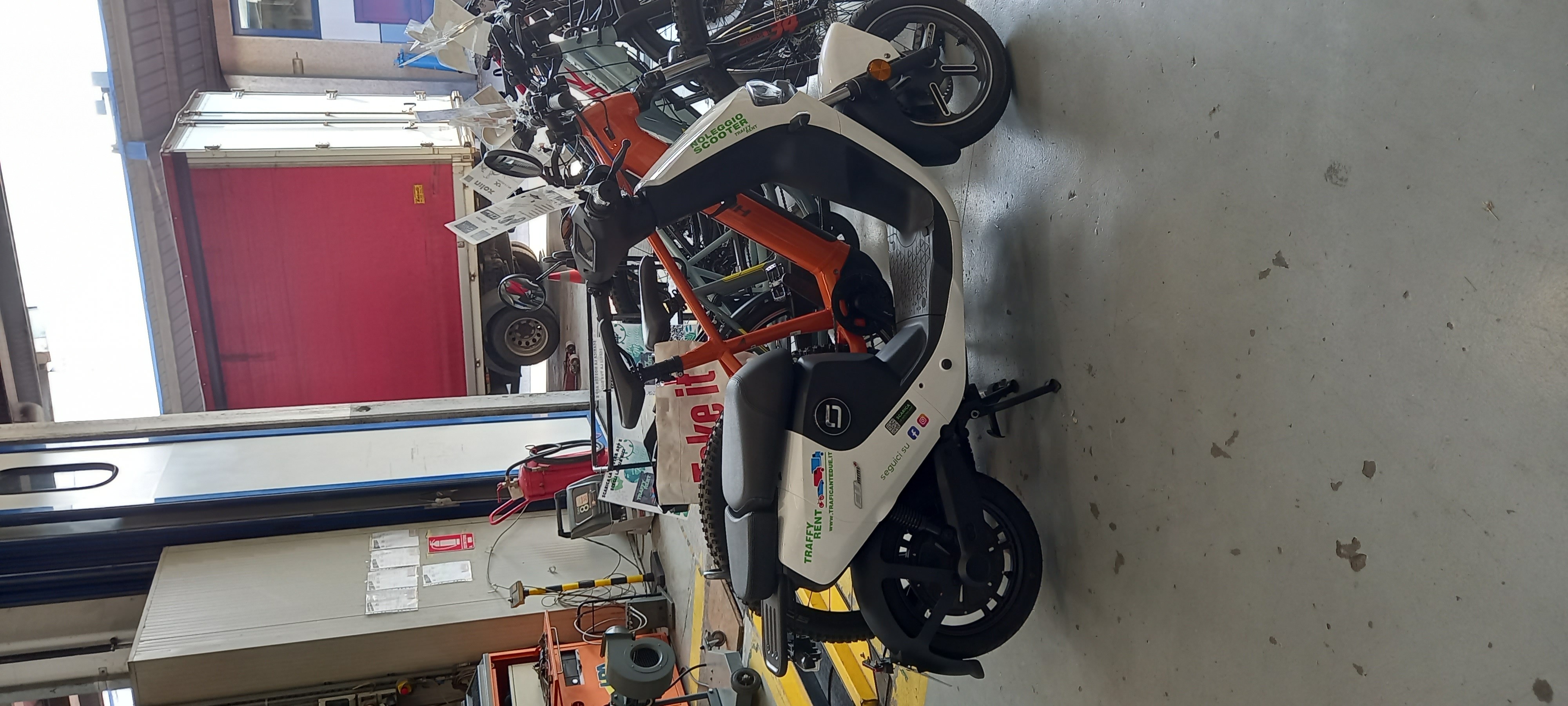 SCOOTER ELETTRICO BIANCO