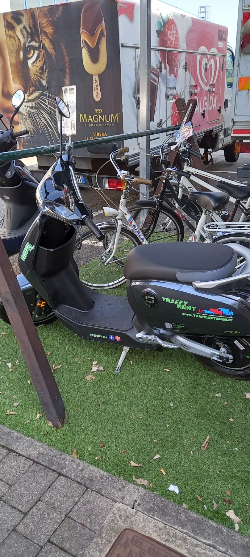 SCOOTER ELETTRICO NERO
